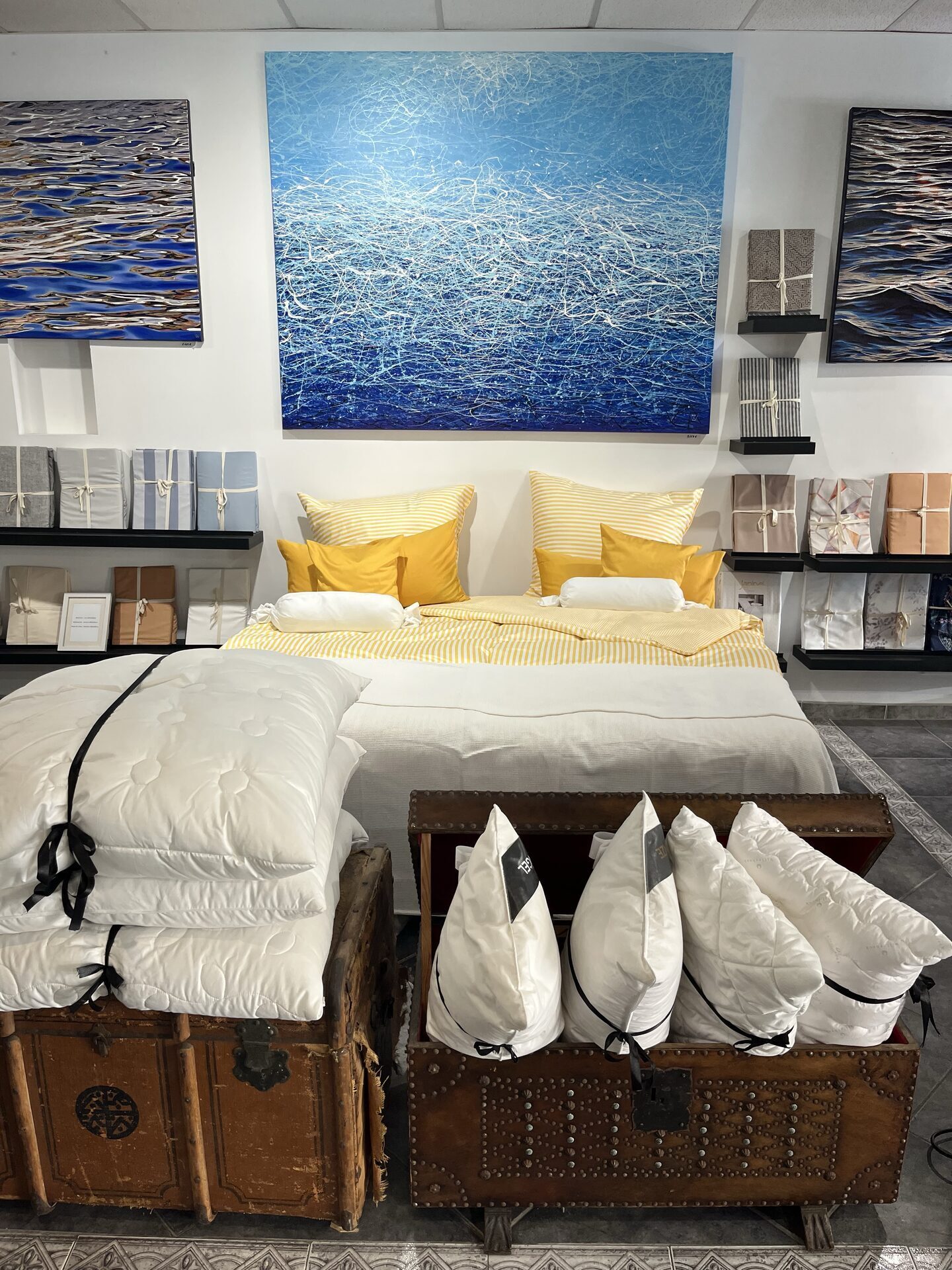 AT KINSKY Showroom — Bettwäsche & Kunst